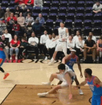 奇异果体育app-炸裂!大帽首轮16号秀!混音队友点评杨瀚森