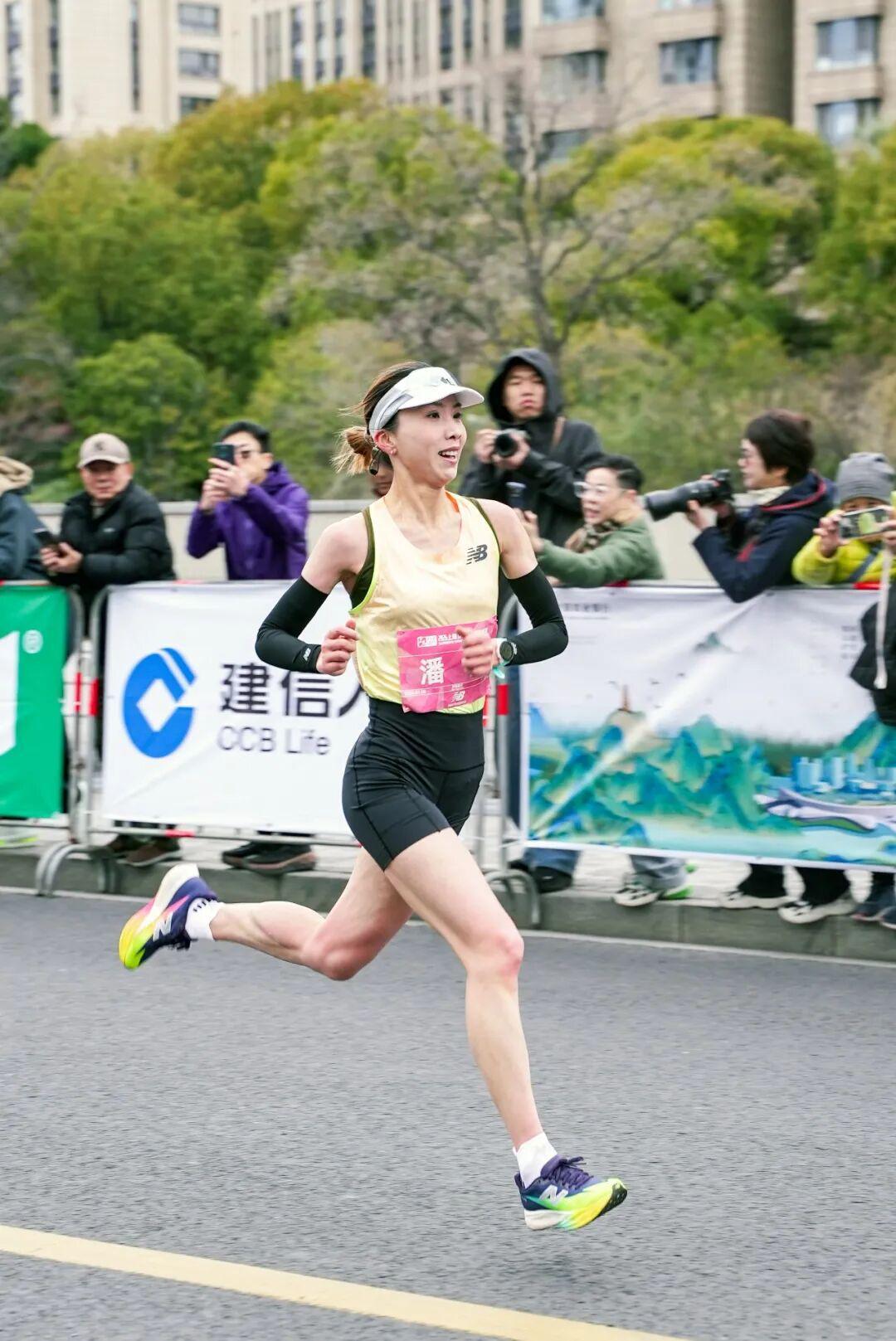 芒果体育在线登入-Sub132的八名女跑者，定义上海女子半马的她力量